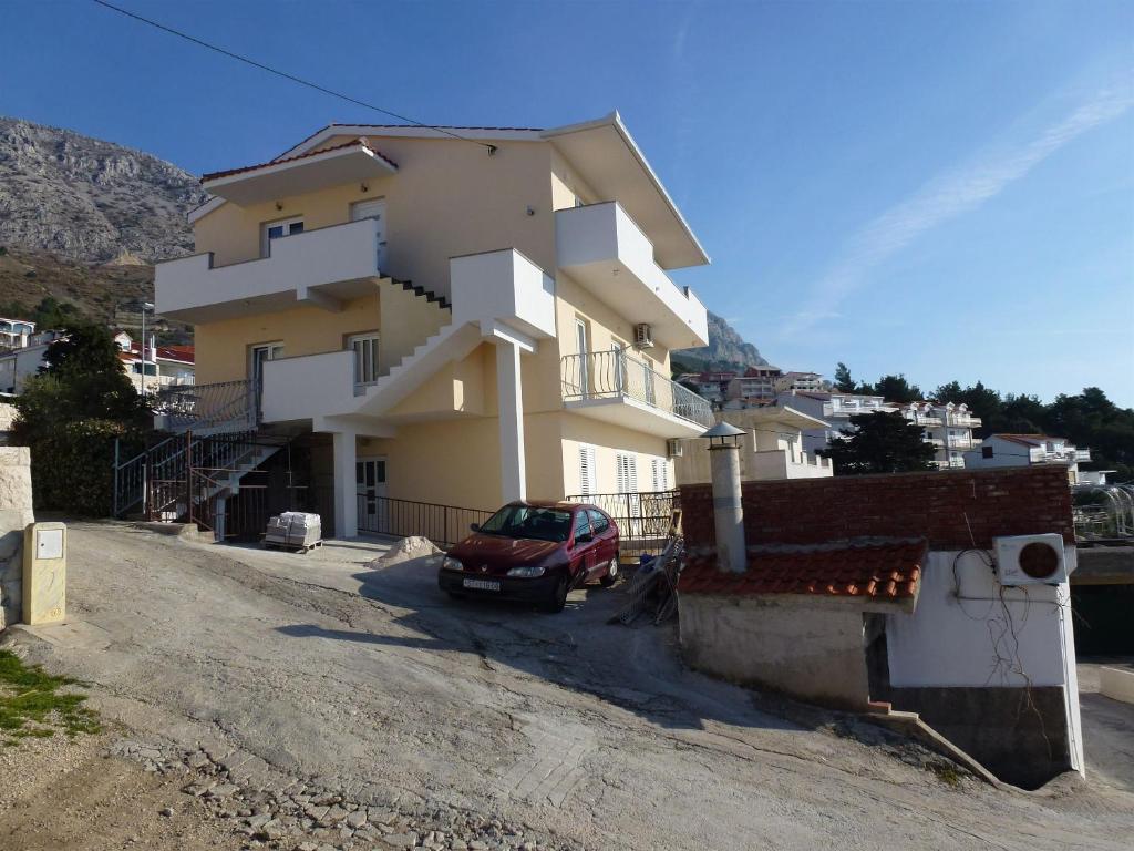 Budova, v ktorej sa apartmán nachádza