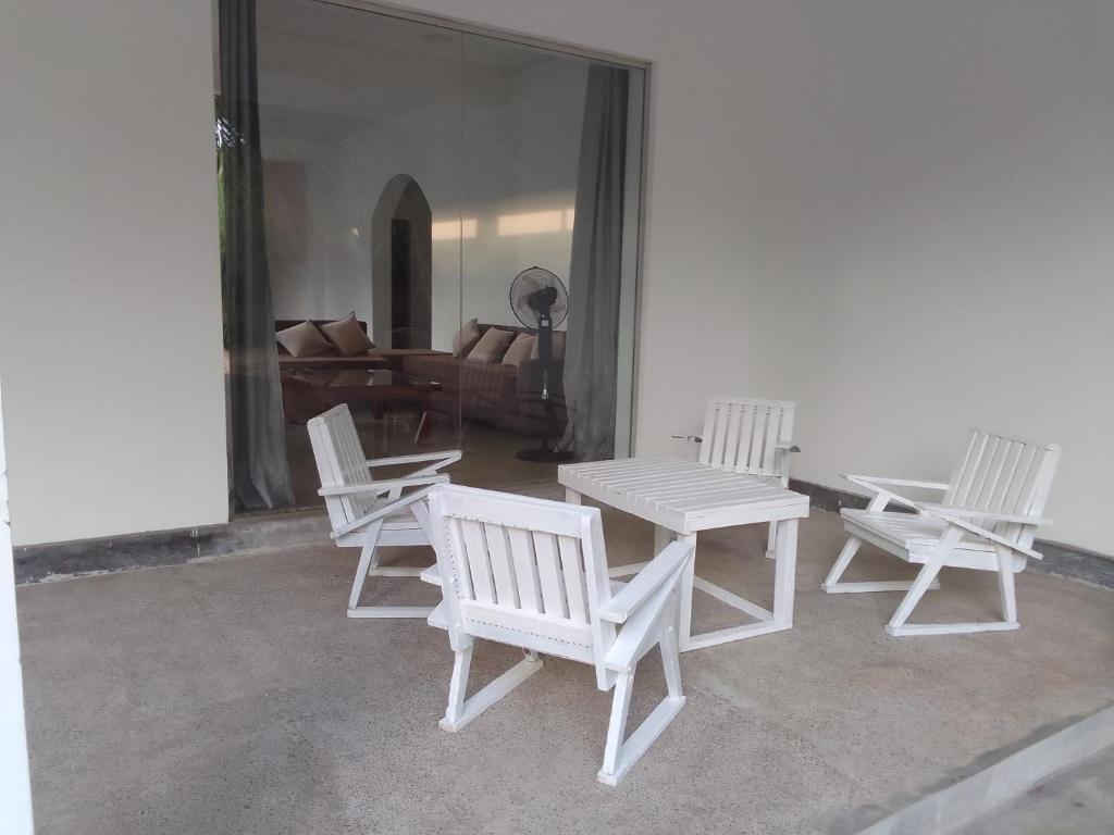 Patio nebo venkovní prostory v ubytování Savendro Villa Hikkaduwa