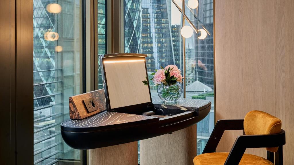 Pan Pacific London photo