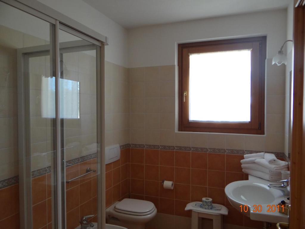 Koupelna v ubytování Hotel Mondeval