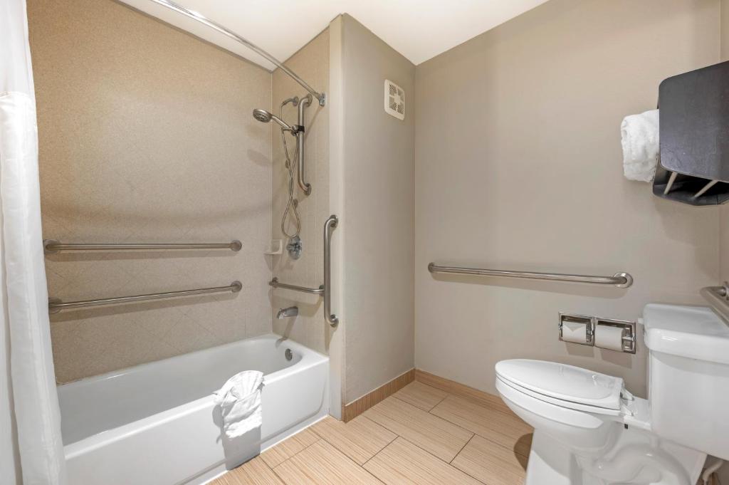 Best Western Plus Lafayette Hotel University Area photo
