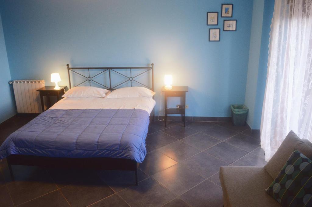 Łóżko lub łóżka w pokoju w obiekcie B&B Terrazza dell'Etna