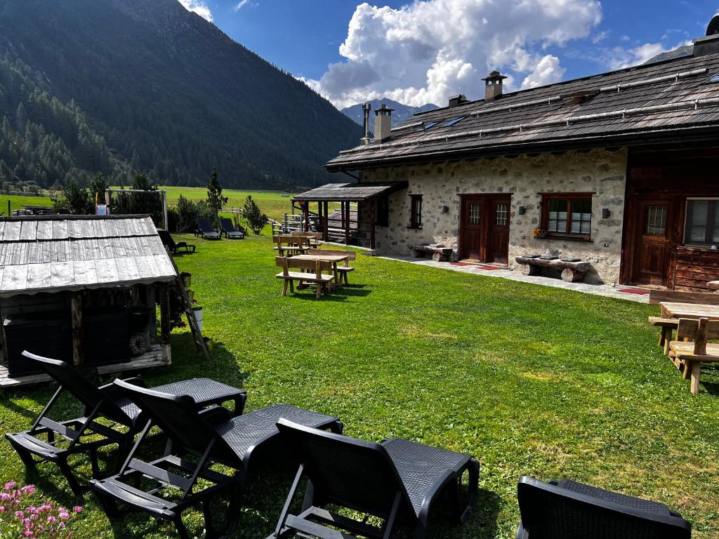 Nespecifikovaný výhled na hory nebo výhled na hory při pohledu z aparthotelu