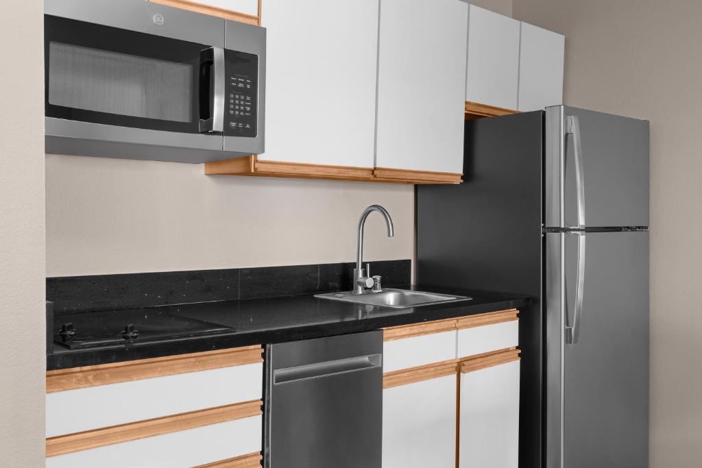 Larkspur Landing Extended Stay Suites Pleasanton photo