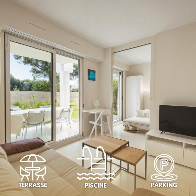 - un salon dans une villa dans l'établissement FRGK 