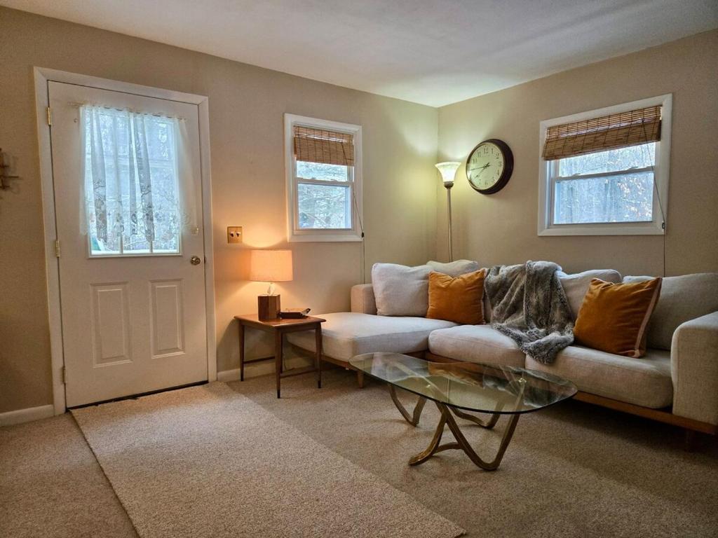 Istumisnurk majutusasutuses Charming, Pet-friendly Lake front Retreat WiFi
