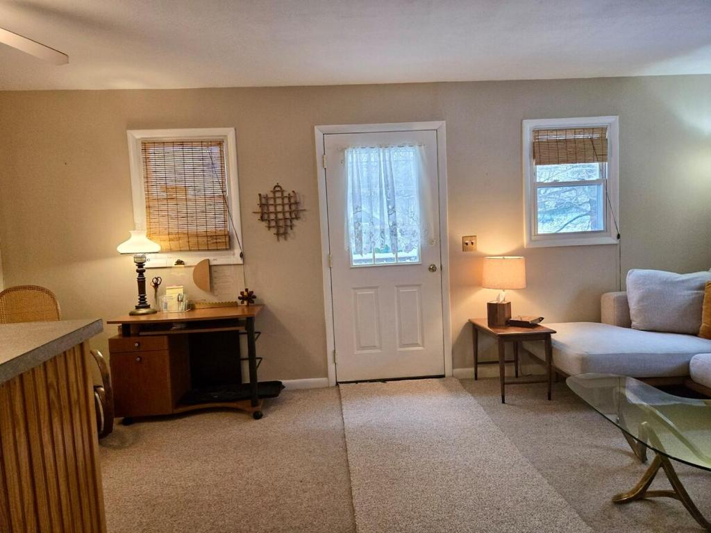 Istumisnurk majutusasutuses Charming, Pet-friendly Lake front Retreat WiFi