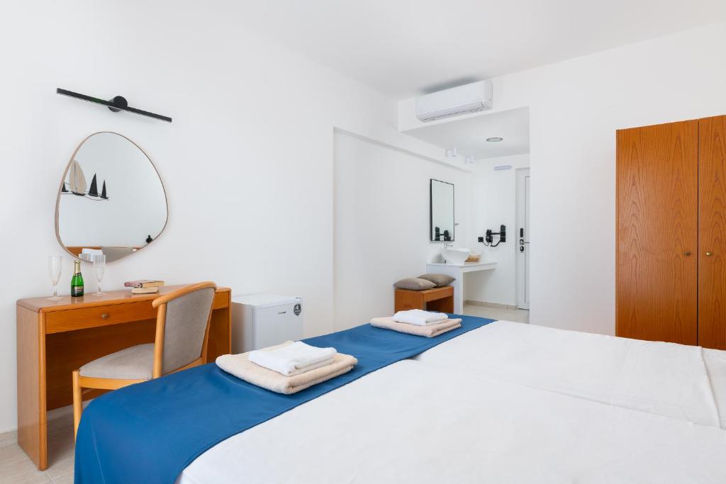 Postel nebo postele na pokoji v ubytování Lindos Nest