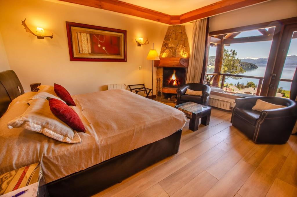 Uma área de estar em Nido del Cóndor Hotel & Spa