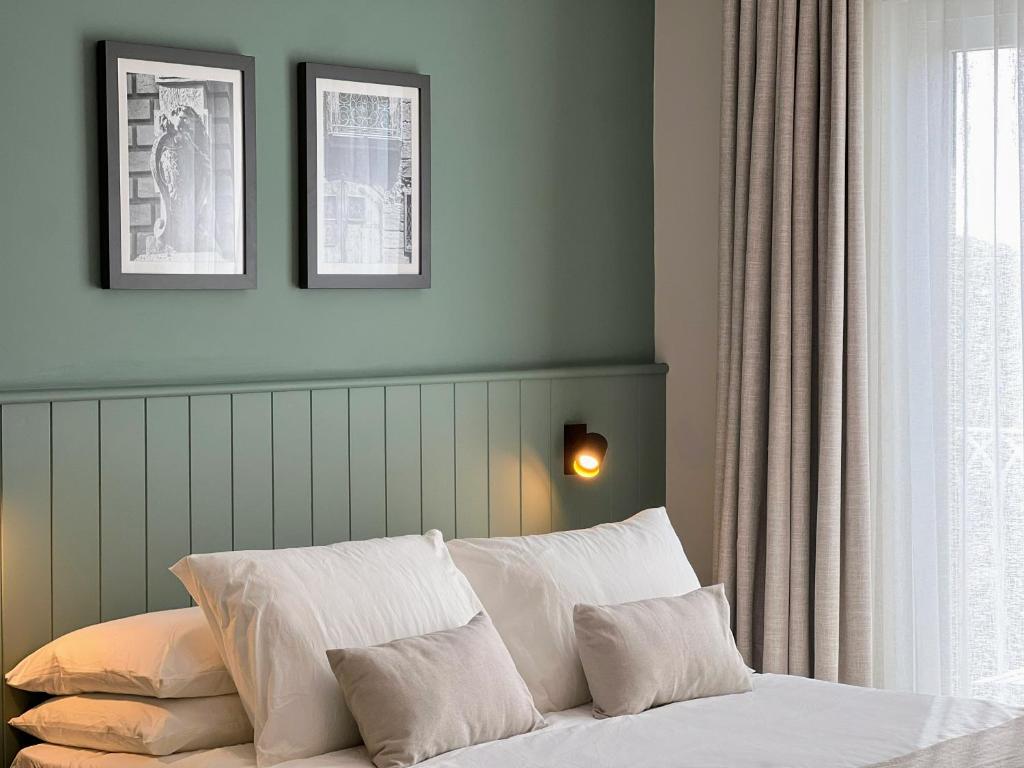 Number 33 - Bed & Breakfast - 4