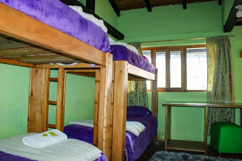 Postel nebo postele na pokoji v ubytování Hostal Cloud Forest