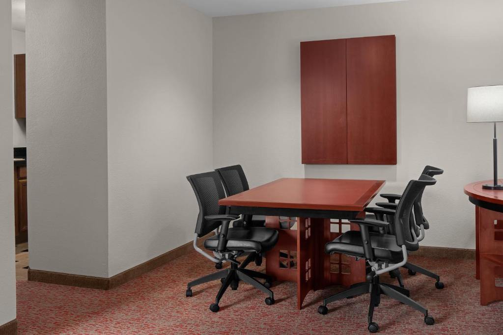 Larkspur Landing Extended Stay Suites Sunnyvale - Suite