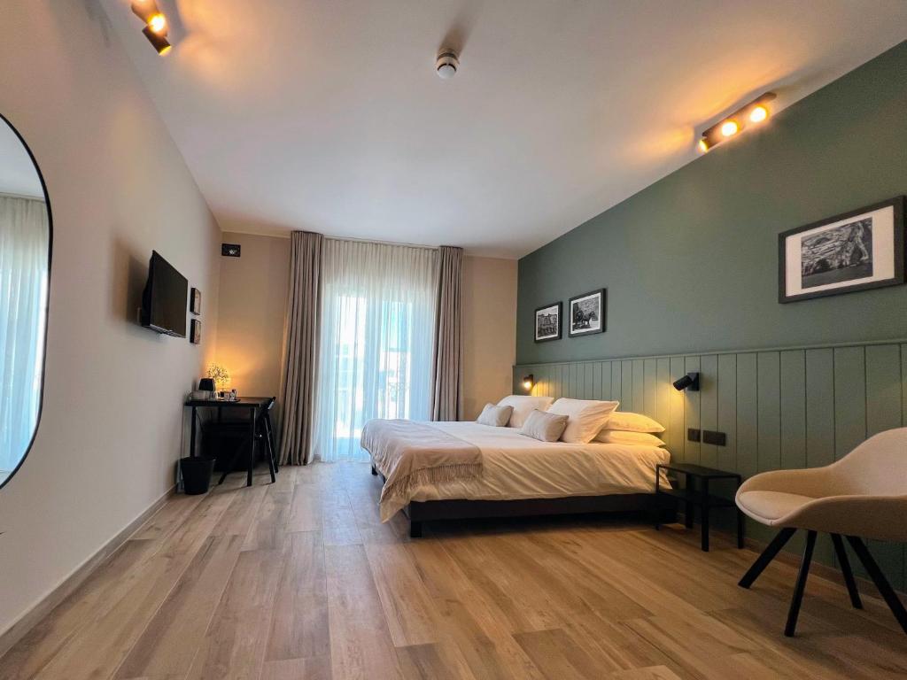 Number 33 - Bed & Breakfast - 13