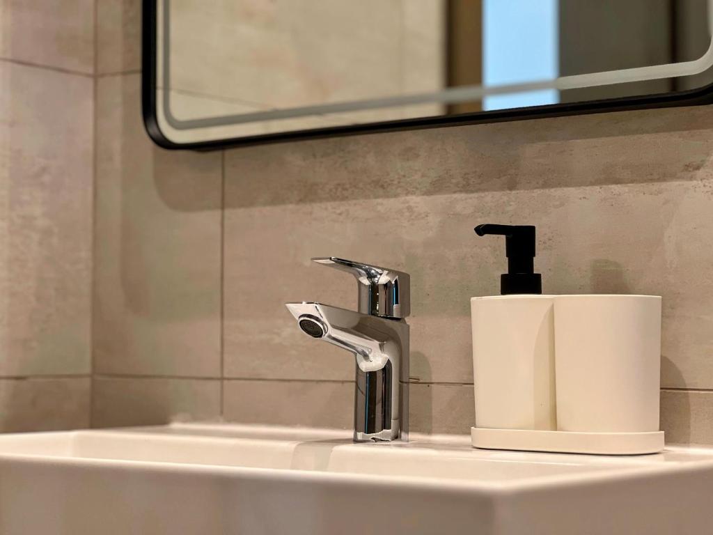 Number 33 - Bed & Breakfast - 10