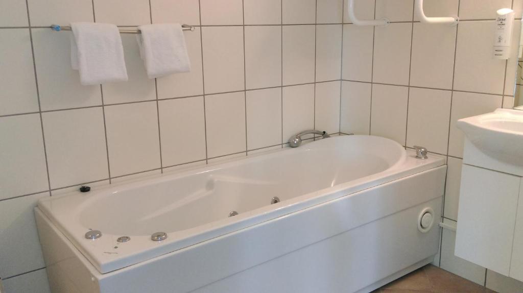 Koupelna v ubytování Hotel Strandparken