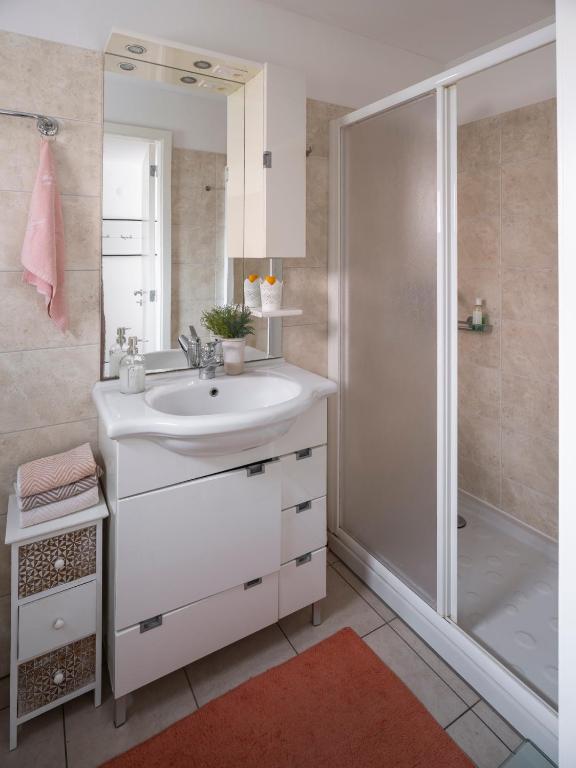 Casa Oliver, tra la Calanca e i castelli di Bellinzona - Habitación Doble Con Baño Privado