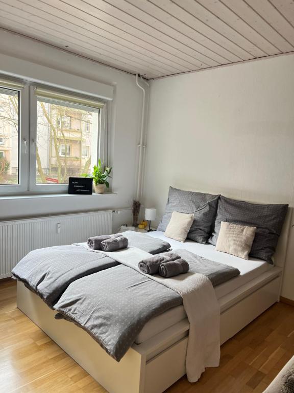a bedroom with a large bed with two towels on it at Homestay Benzi in Erfurt