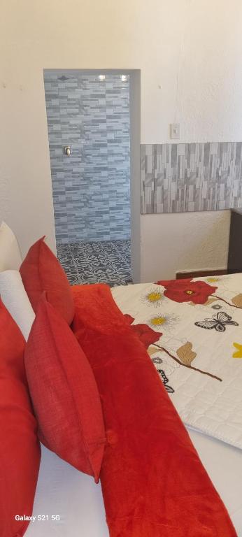 Ένα ή περισσότερα κρεβάτια σε δωμάτιο στο Neo & Ruks Guest Houses Boston Belleville 6