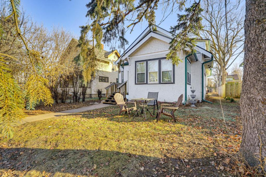 Taman di luar 2 Mi to Downtown Pet-Friendly Minneapolis Apt!
