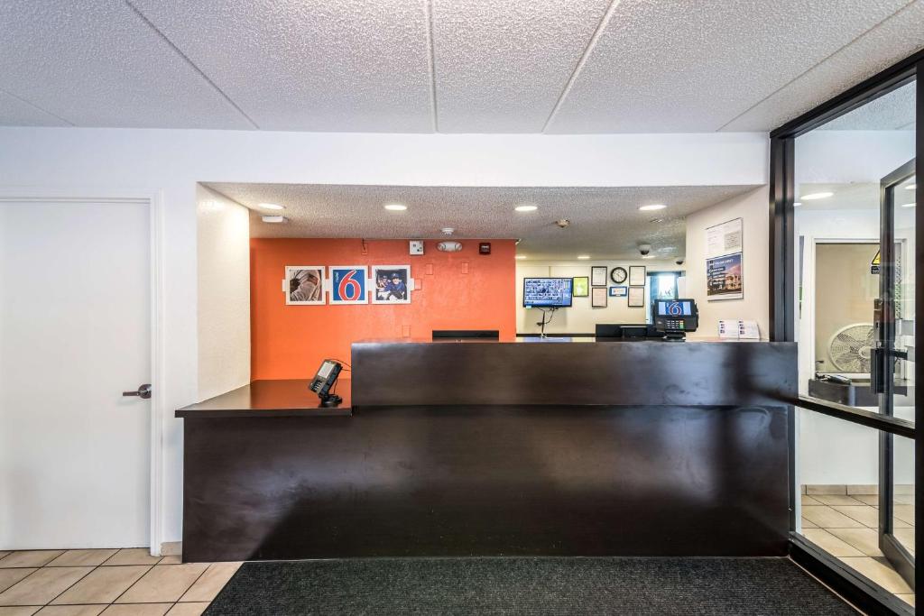 Télévision ou salle de divertissement dans l'établissement Motel 6-Birmingham, AL