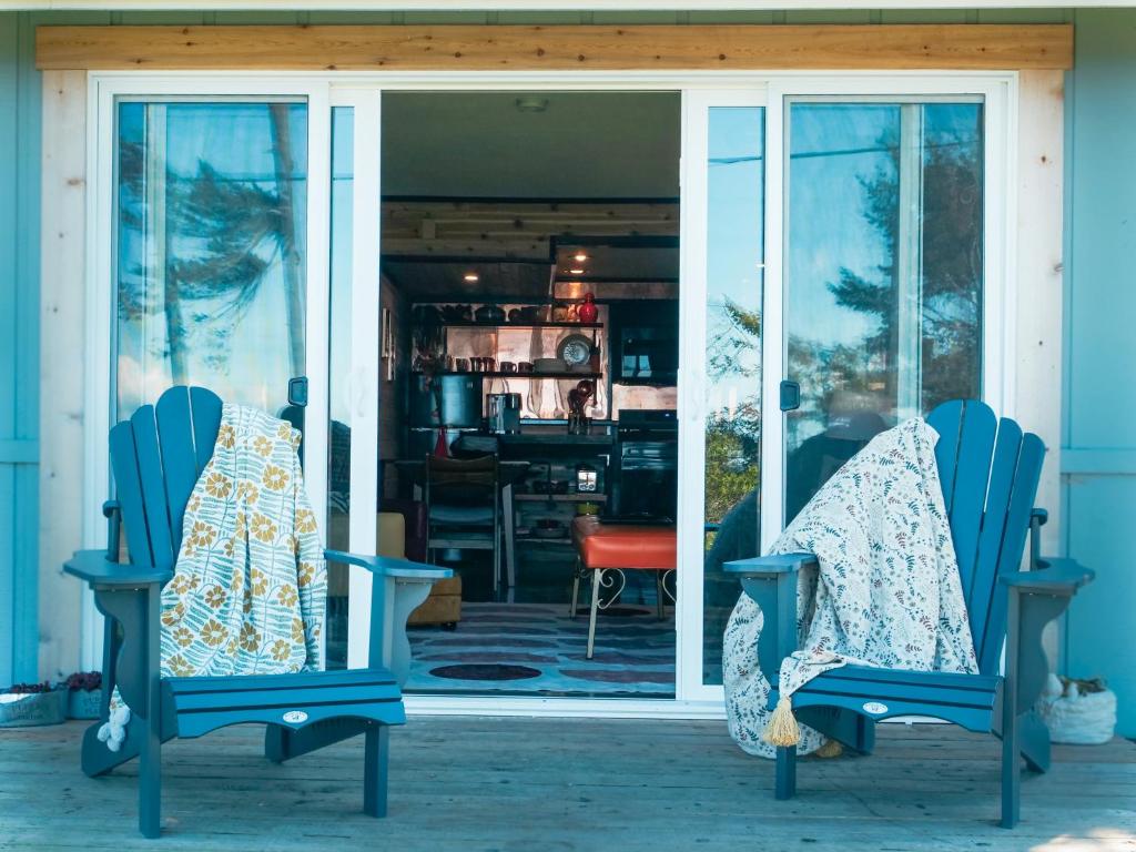 Dungeness Bay Cottages - King Suite With Sea View