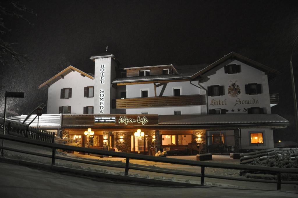 a large white building with a christmasmas at Alpenlife Hotel Someda in Moena