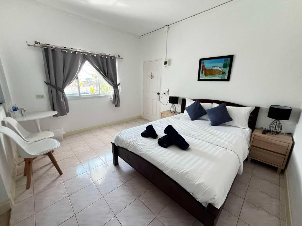 Elephant Sports Bar and Accommodation photo
