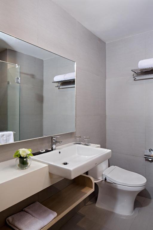 Ayaka Suites - Deluxe Queen Room