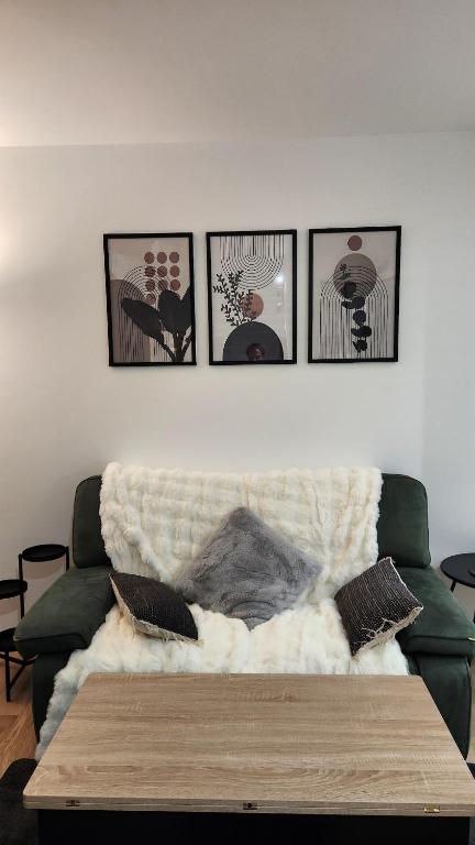 Photo de la galerie de l'établissement T2, parking, terrace, close to Paris and La Defense, à Rueil-Malmaison