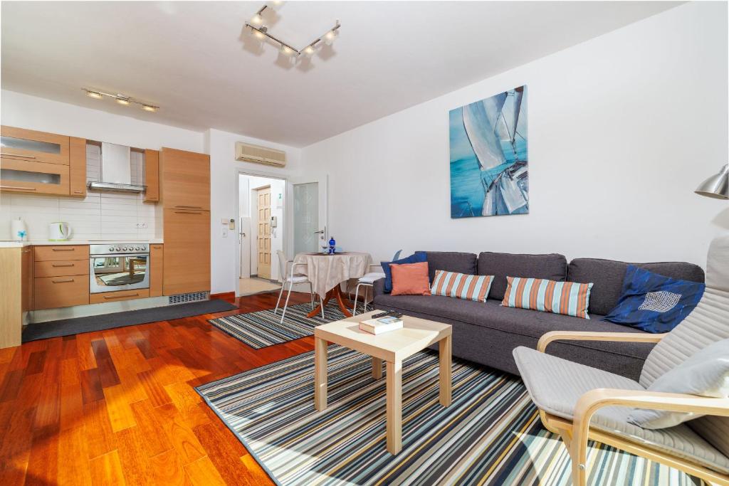 Kuchyň nebo kuchyňský kout v ubytování Apartment Helena