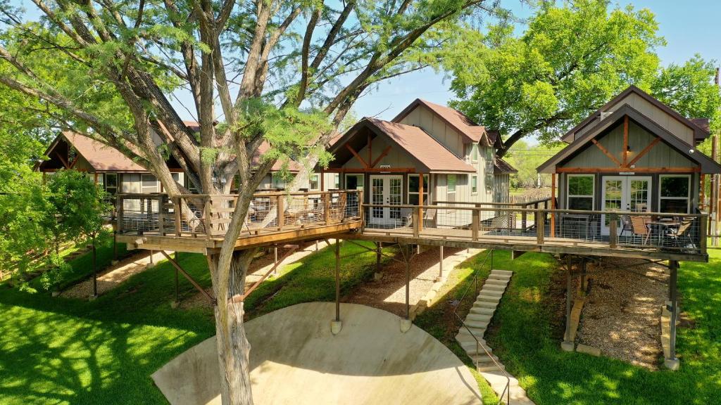 Zahrada ubytování Treetop River Cabins on the Guadalupe River