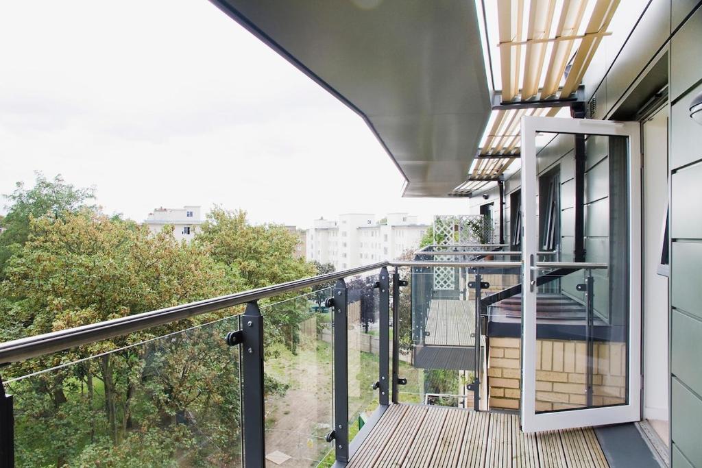 Balkón nebo terasa v ubytování Lovely 2-Bed Apartment in London