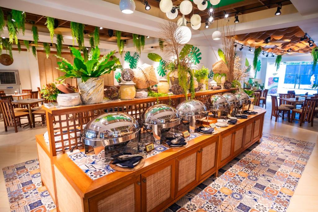 Restaurace v ubytování Boracay Tropics Resort Hotel