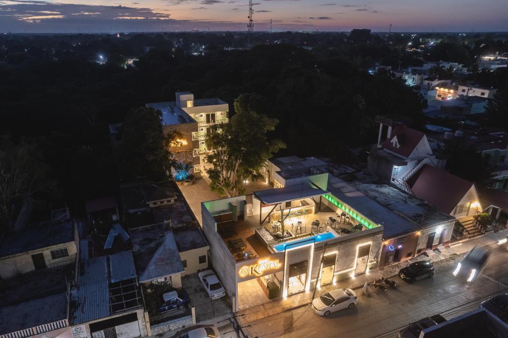 Letecký snímek ubytování Hotel Kuxtal