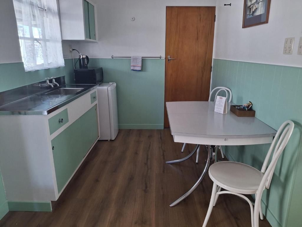 Kuchyň nebo kuchyňský kout v ubytování Bings Motel