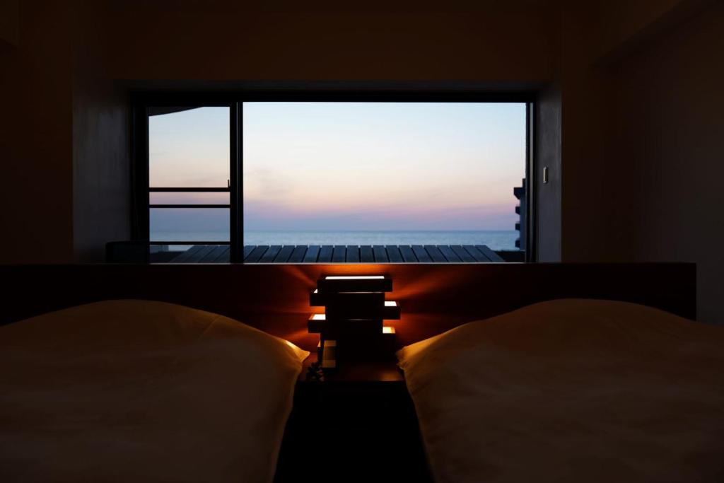 Postel nebo postele na pokoji v ubytování Kameya Hotel