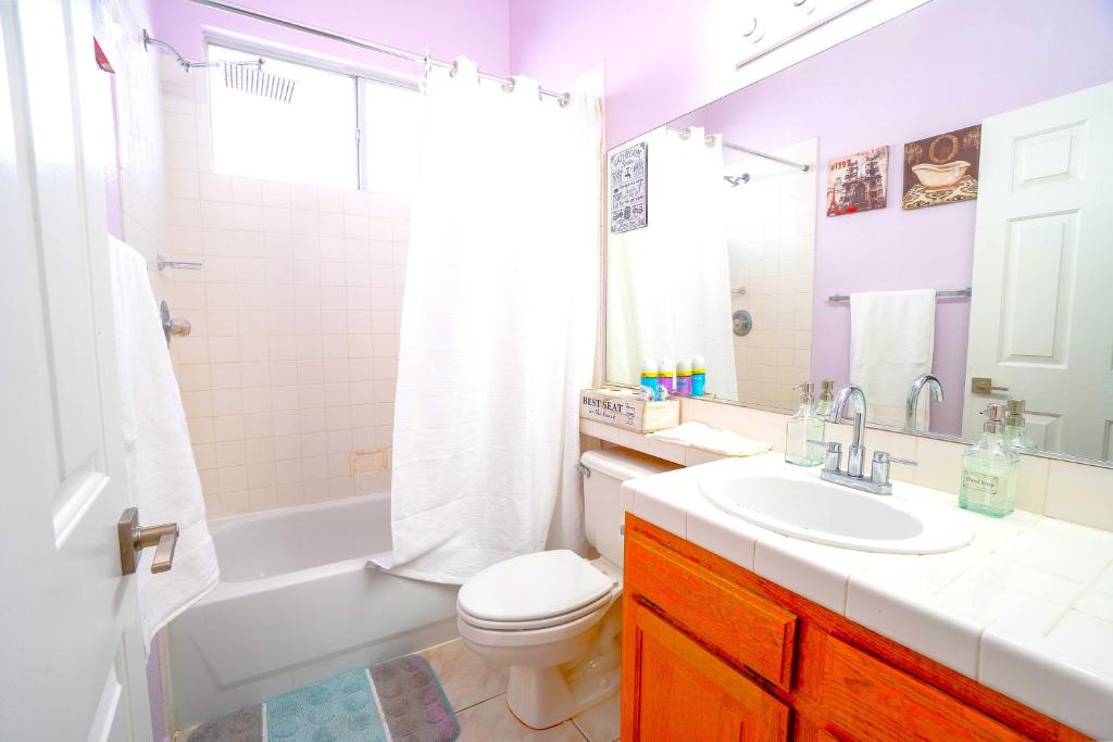 Koupelna v ubytování Private Guestrooms in North Las Vegas Area