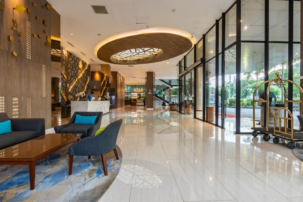 Posezení v ubytování Hotel AYOLA Lippo Cikarang