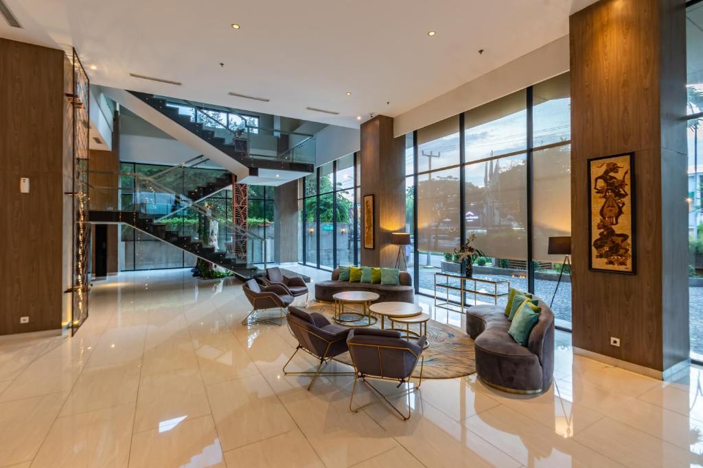 Posezení v ubytování Hotel AYOLA Lippo Cikarang