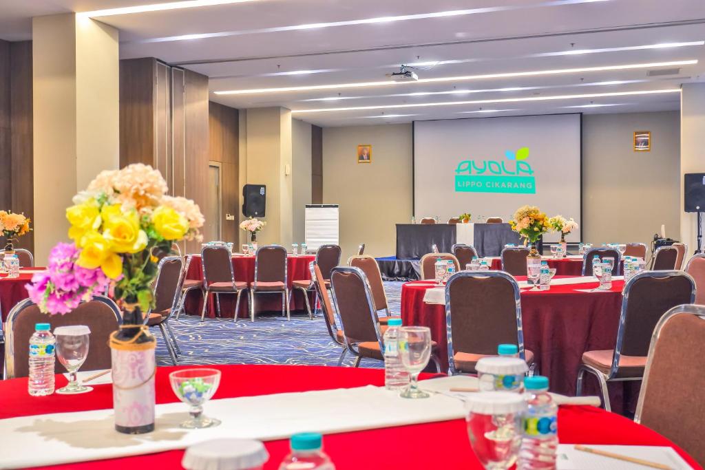 Konferenční prostory v ubytování Hotel AYOLA Lippo Cikarang