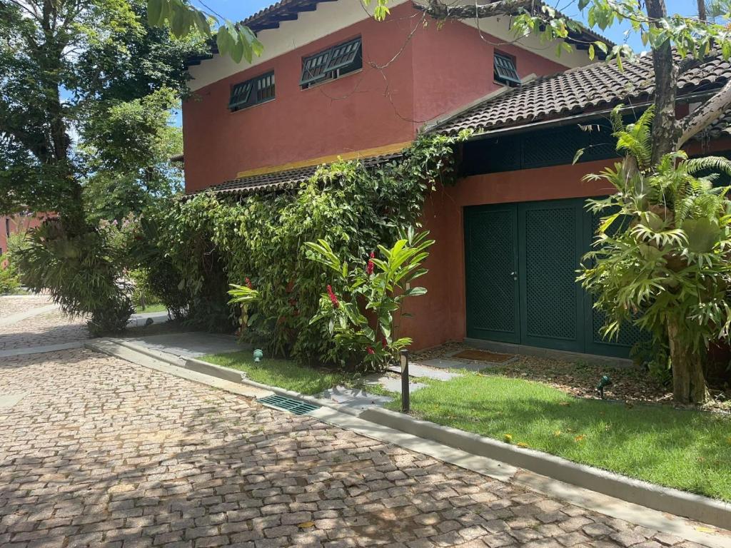 Um jardim em Condo-Resort Juquehy, 4 quartos