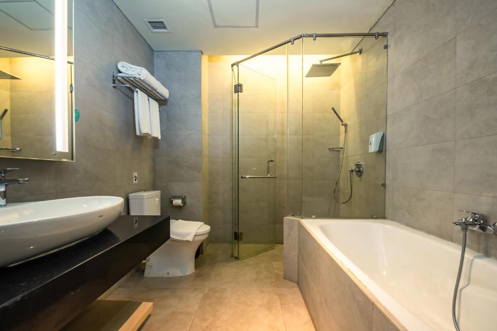 Koupelna v ubytování Hotel AYOLA Lippo Cikarang