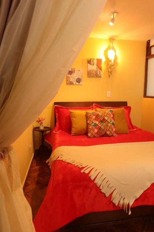 Postel nebo postele na pokoji v ubytování HOSTAL SEP7IMO ARTE