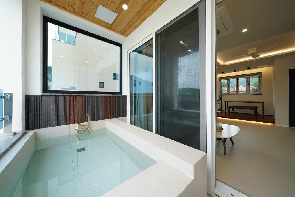 Koupelna v ubytování Gyeongju Poolvilla Runtoyou