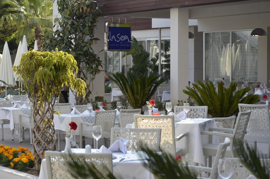 Restaurace v ubytování Calimera Side Resort
