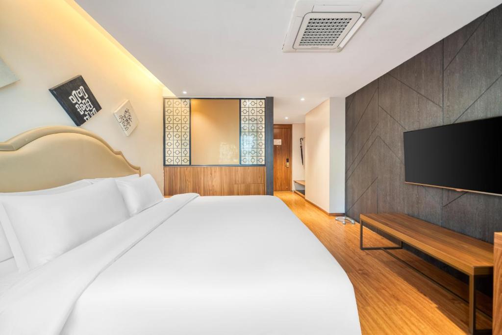 TV a/nebo společenská místnost v ubytování Dayhello Hotel Shenzhen Shekou