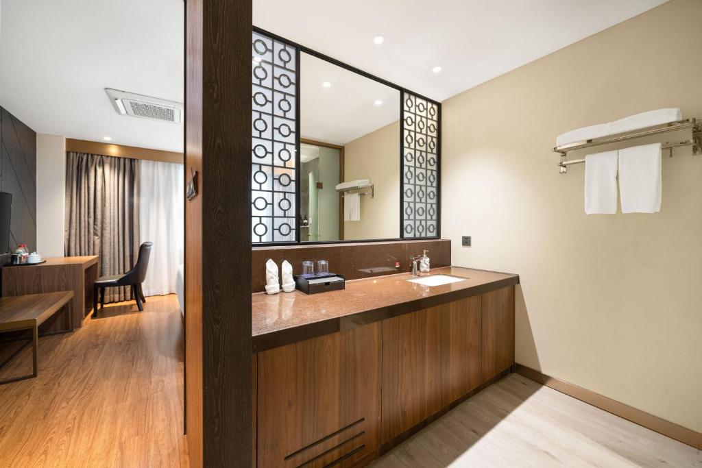 Postel nebo postele na pokoji v ubytování Dayhello Hotel Shenzhen Shekou