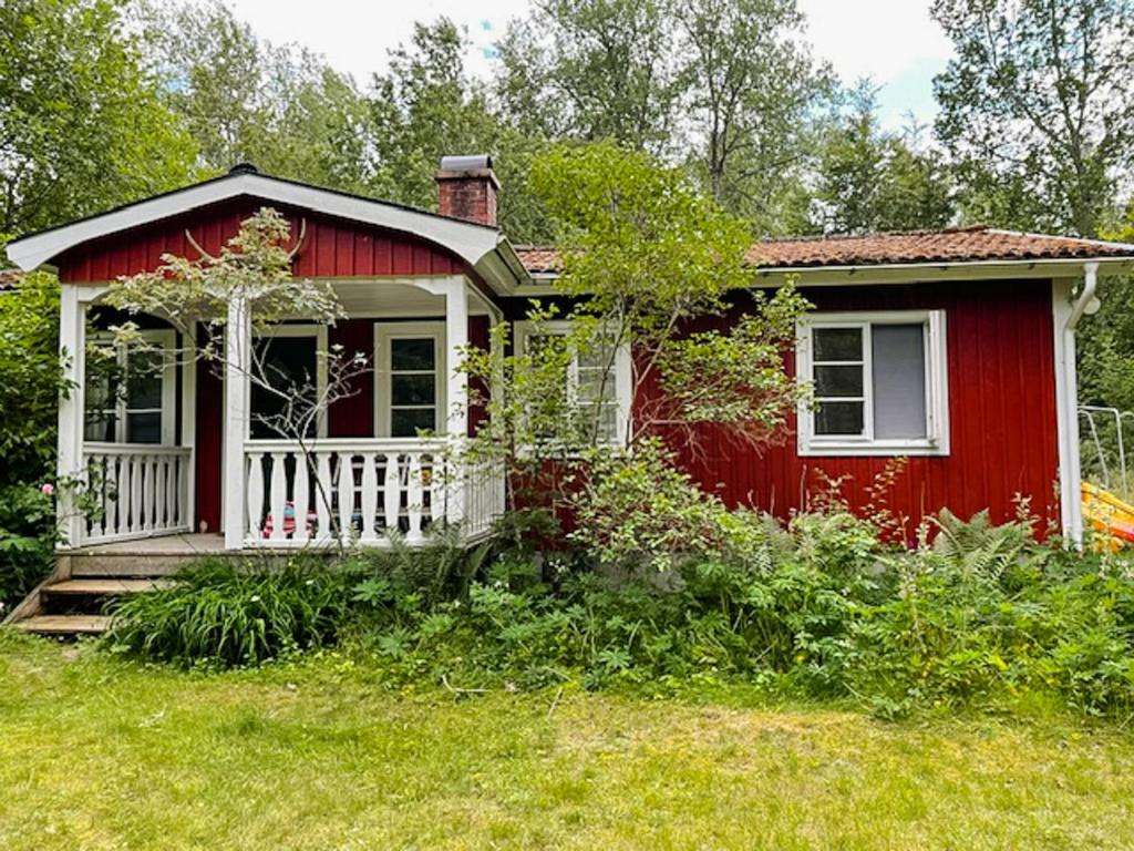 Zahrada ubytování Charming Småland Holiday Home Near Lake Mien