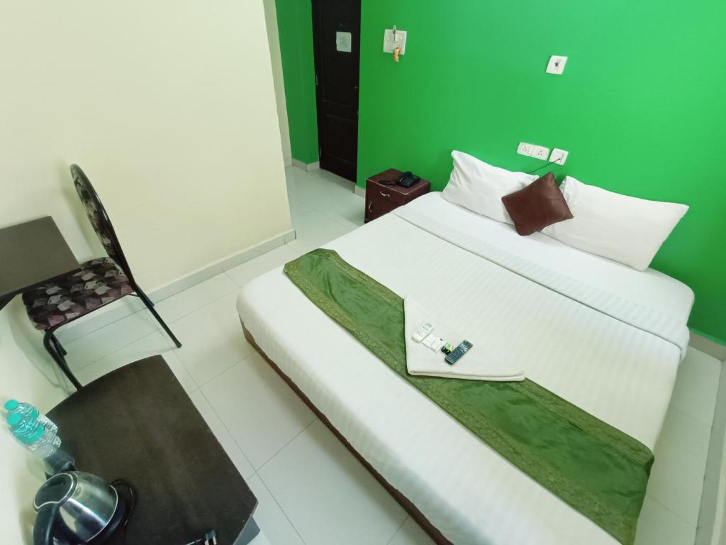 Postel nebo postele na pokoji v ubytování Green Tree Hotel-Near VFS Global and Ramee Mall