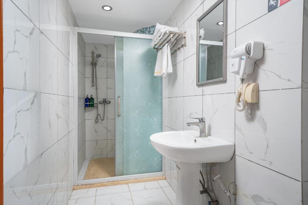 Bagno di Guangzhou Youke Serviced Apartment1min to Line5 Taojin STN-Free shuttle bus during the Canton Fair